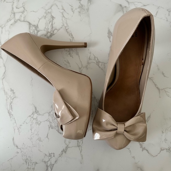 Elle | Platform Nude Bow Heels - Picture 2 of 11